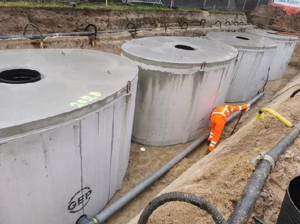 ondergrondse regenwaterputten aan elkaar koppelen