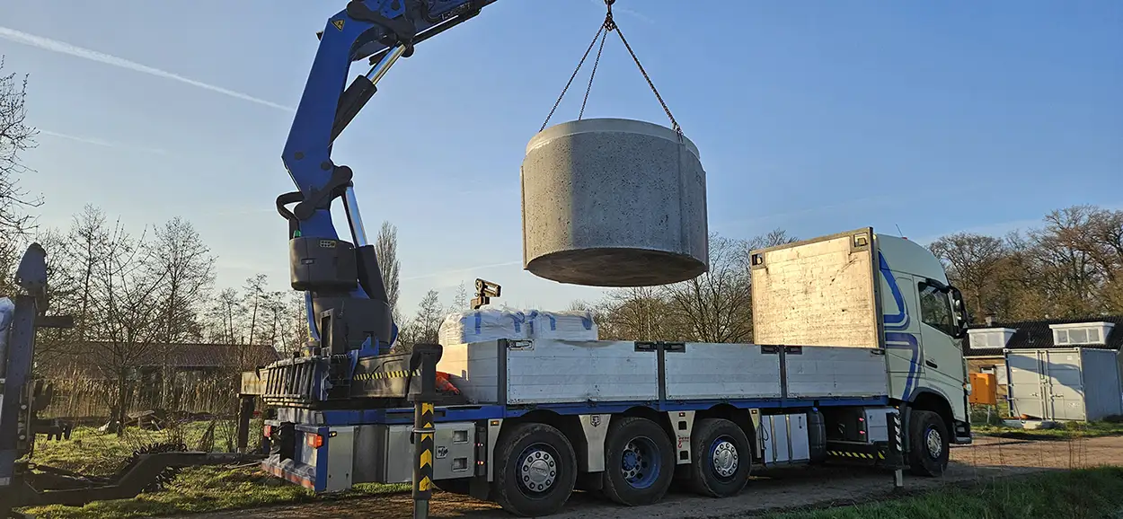 GEP_vrachtwagen_transport_regenwaterputten_koppelen